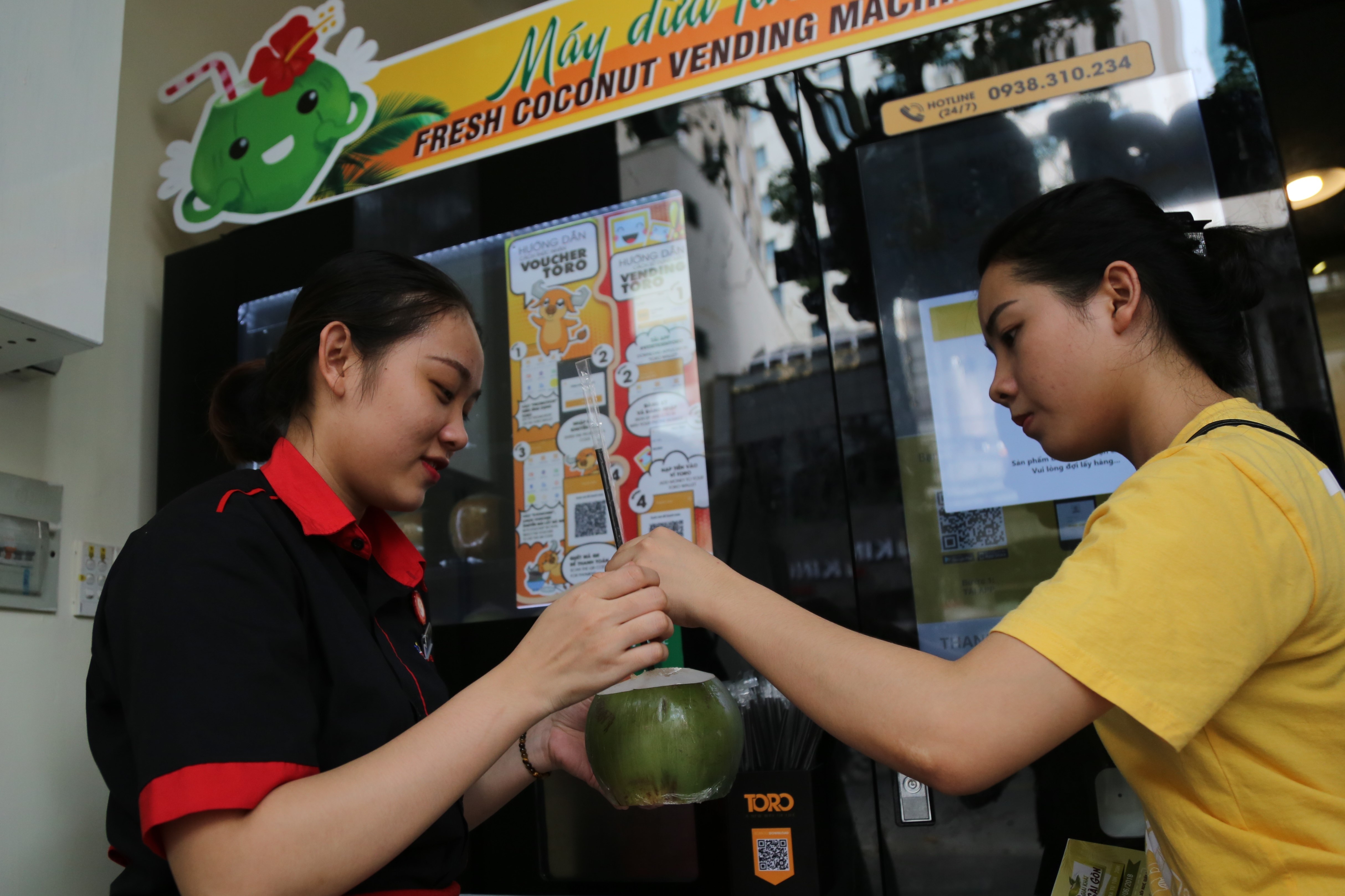 May ban dua tu dong la mat thu hut gioi tre Sai Gon hinh anh