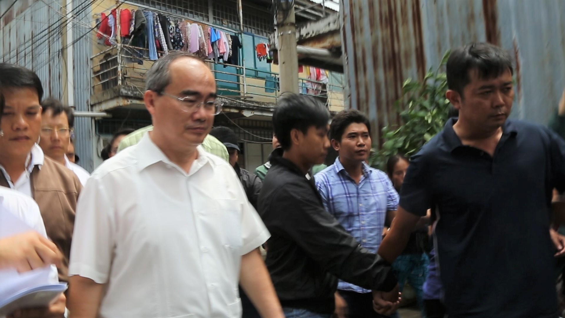 Bi thu Nguyen Thien Nhan den khu tam cu cua ba con Thu Thiem hinh anh