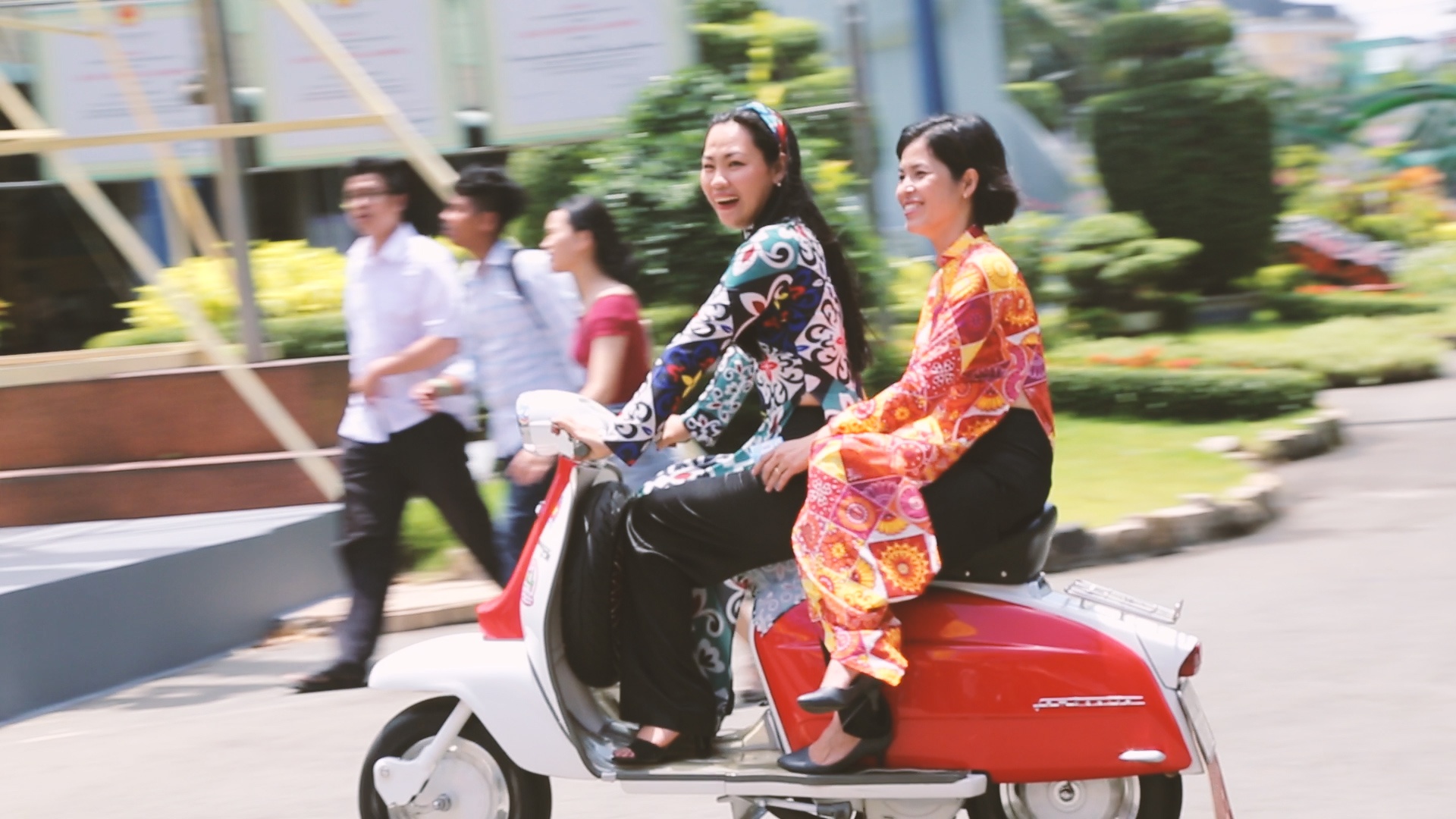 Xe co hang chuc nam tuoi thu hut nguoi xem o Sai Gon hinh anh