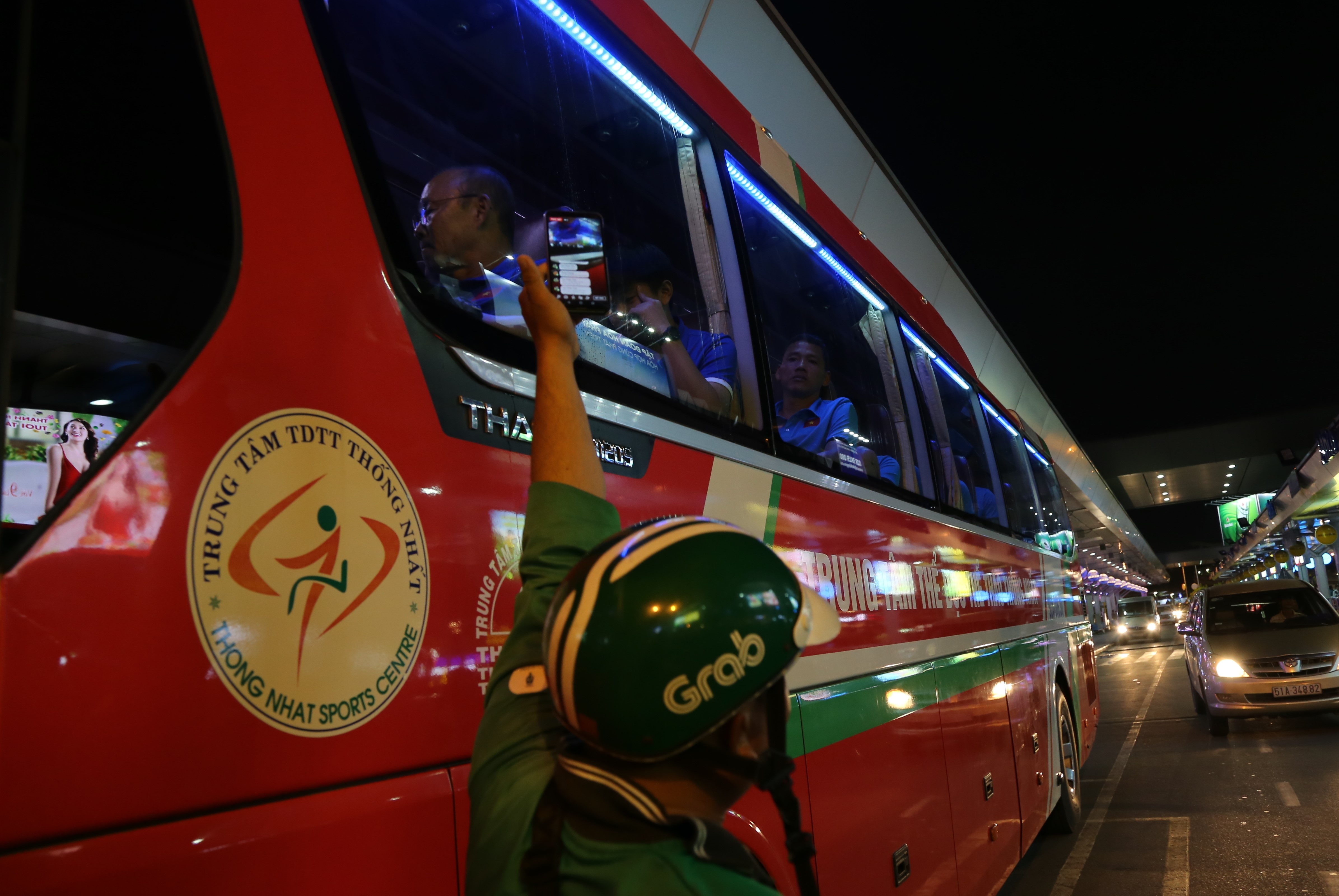 U23 Việt Nam thân thiện với người hâm mộ ảnh 10 U23 Viet Nam than thien voi nguoi ham mo anh 10