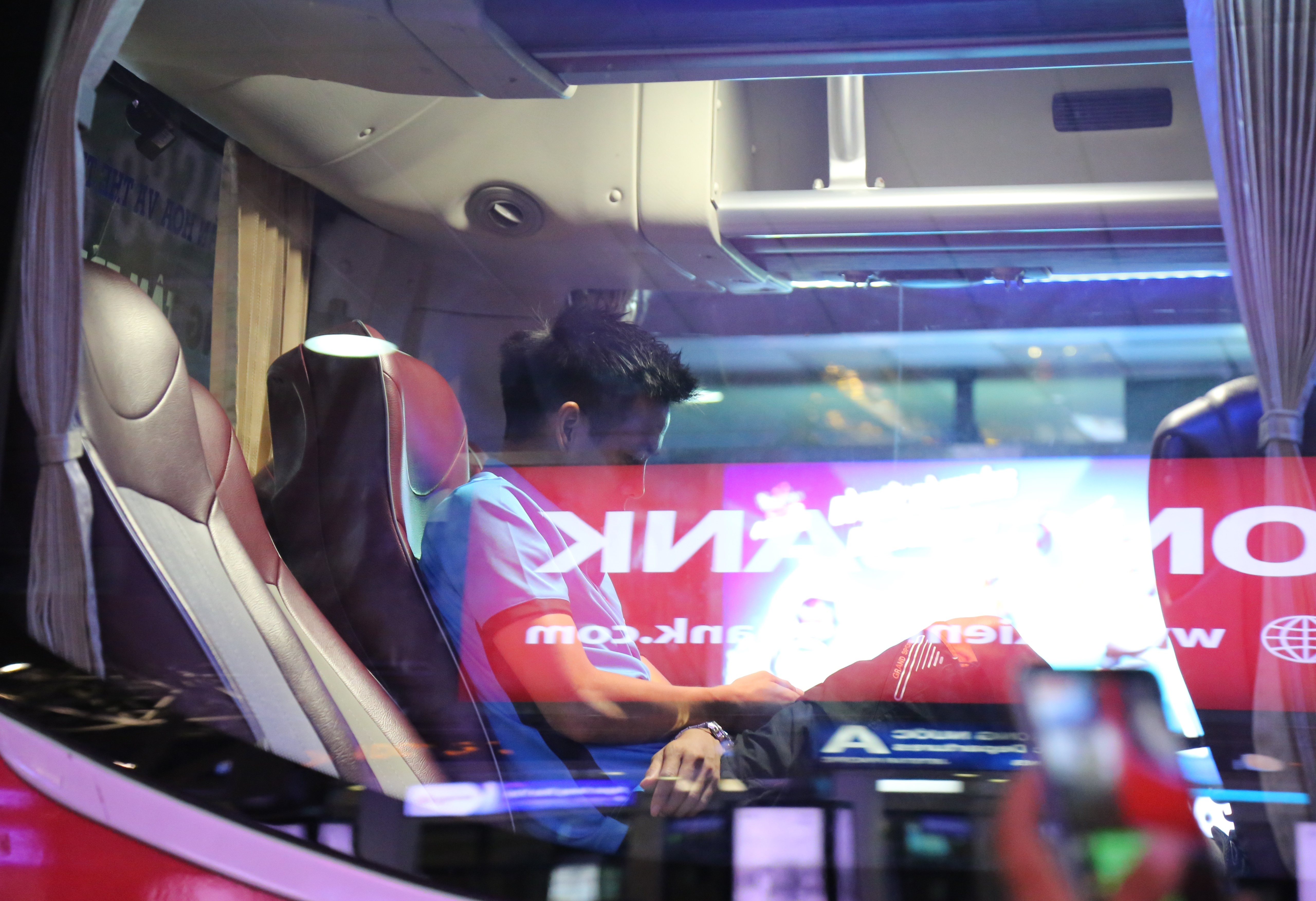 U23 Việt Nam thân thiện với người hâm mộ ảnh 8 U23 Viet Nam than thien voi nguoi ham mo anh 8