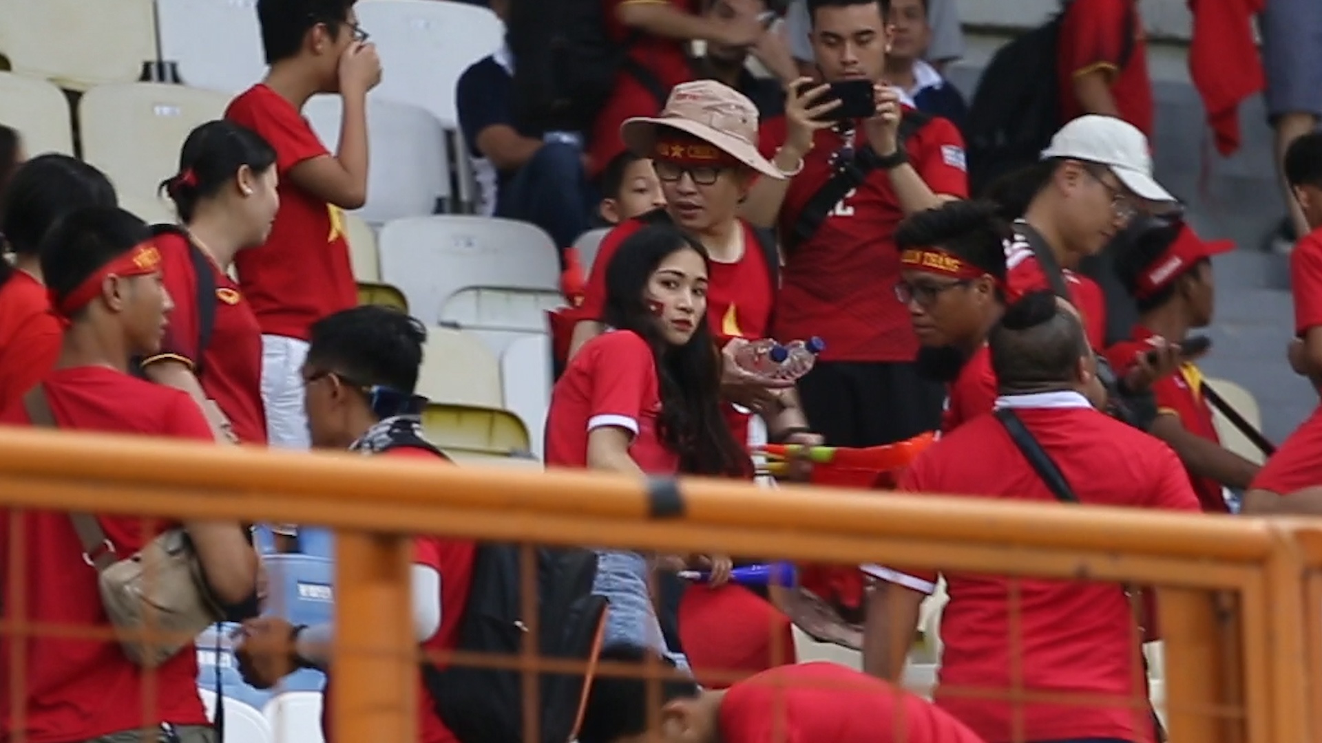 Hoa Minzy co mat o Indonesia co vu Olympic Viet Nam hinh anh