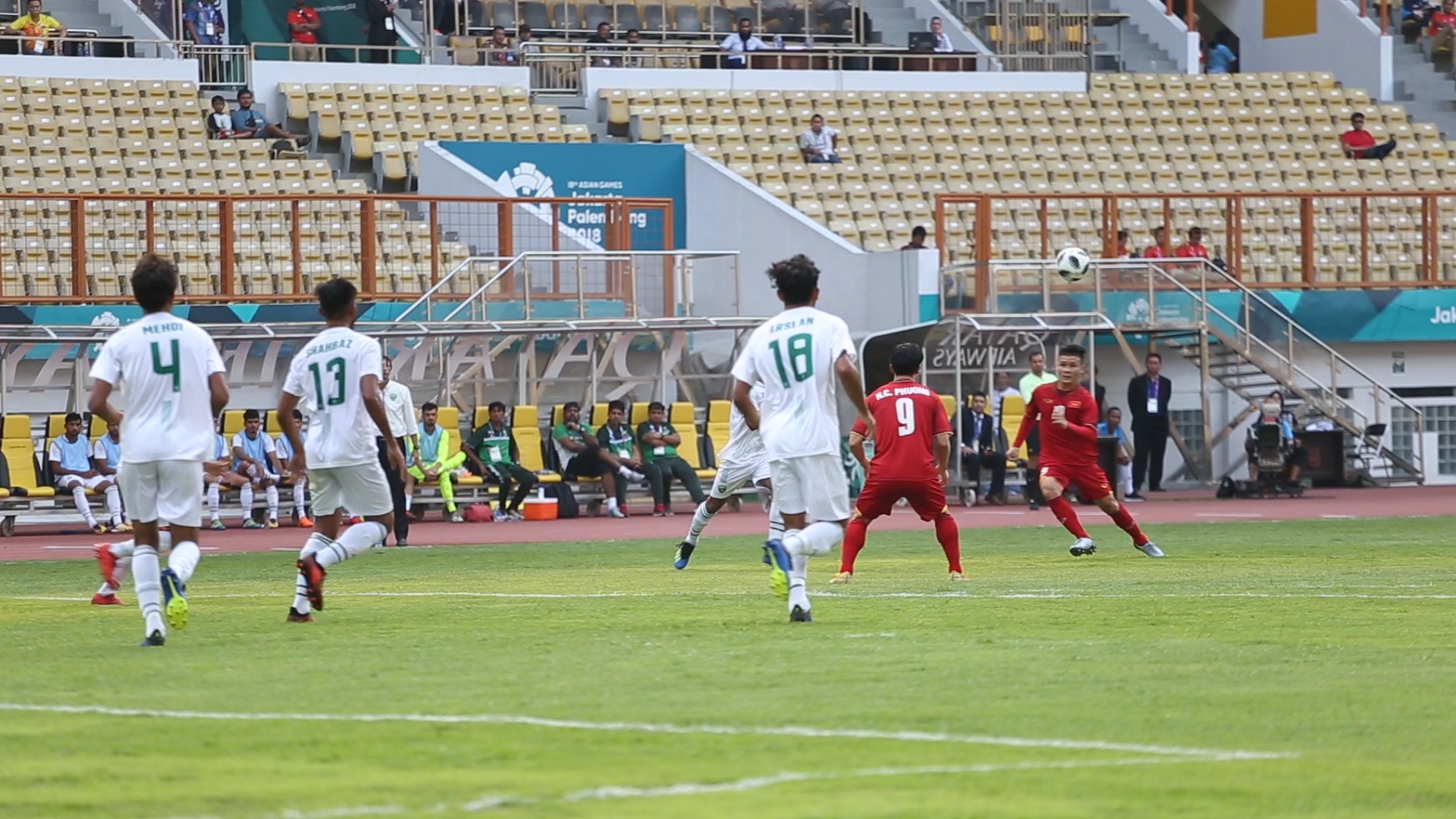 Cong Phuong chuyen cho Quang Hai ghi ban dep mat hinh anh