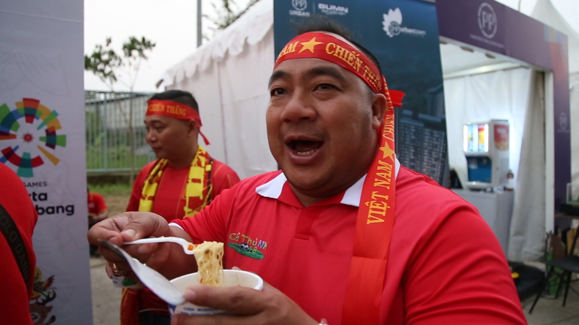 Khong khi soi noi cua CDV truoc tran Olympic Viet Nam gap Nepal hinh anh