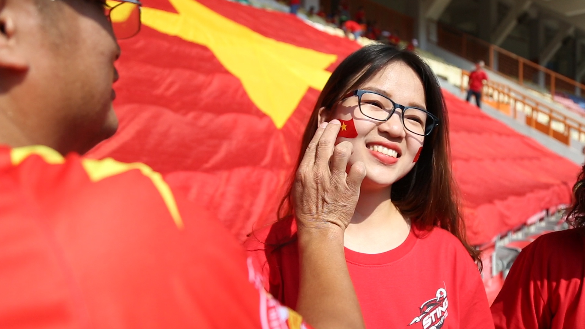 CDV nu xinh dep cung dai ky tiep lua Olympic Viet Nam hinh anh