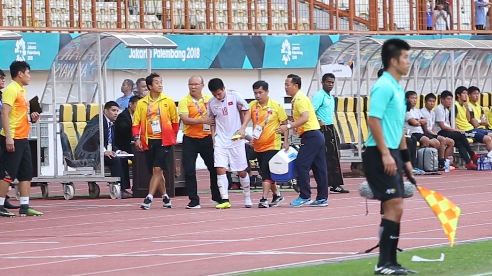 Ca ban huan luyen Olympic Viet Nam den diu Hung Dung roi san hinh anh