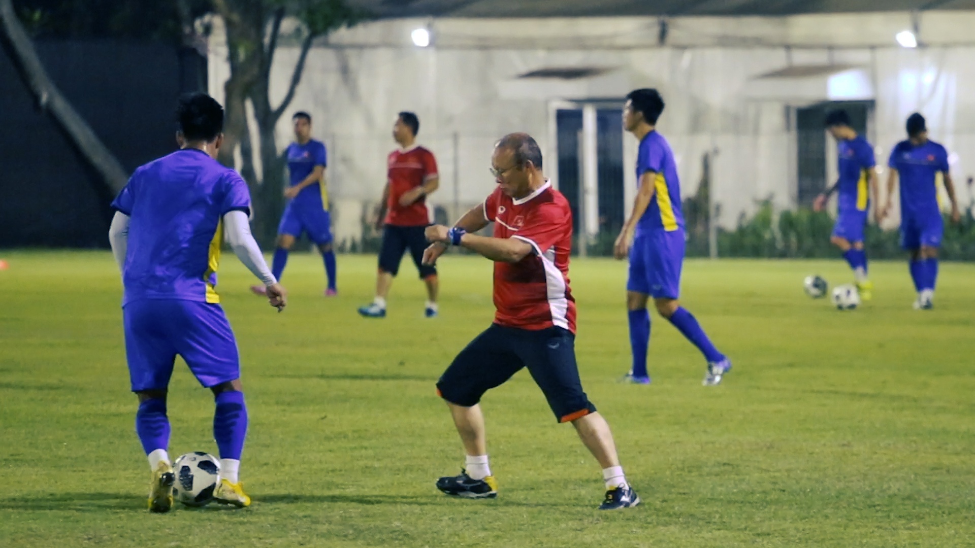 Co gi trong 30 phut tap mo cua thay tro HLV Park truoc tran gap Syria? hinh anh