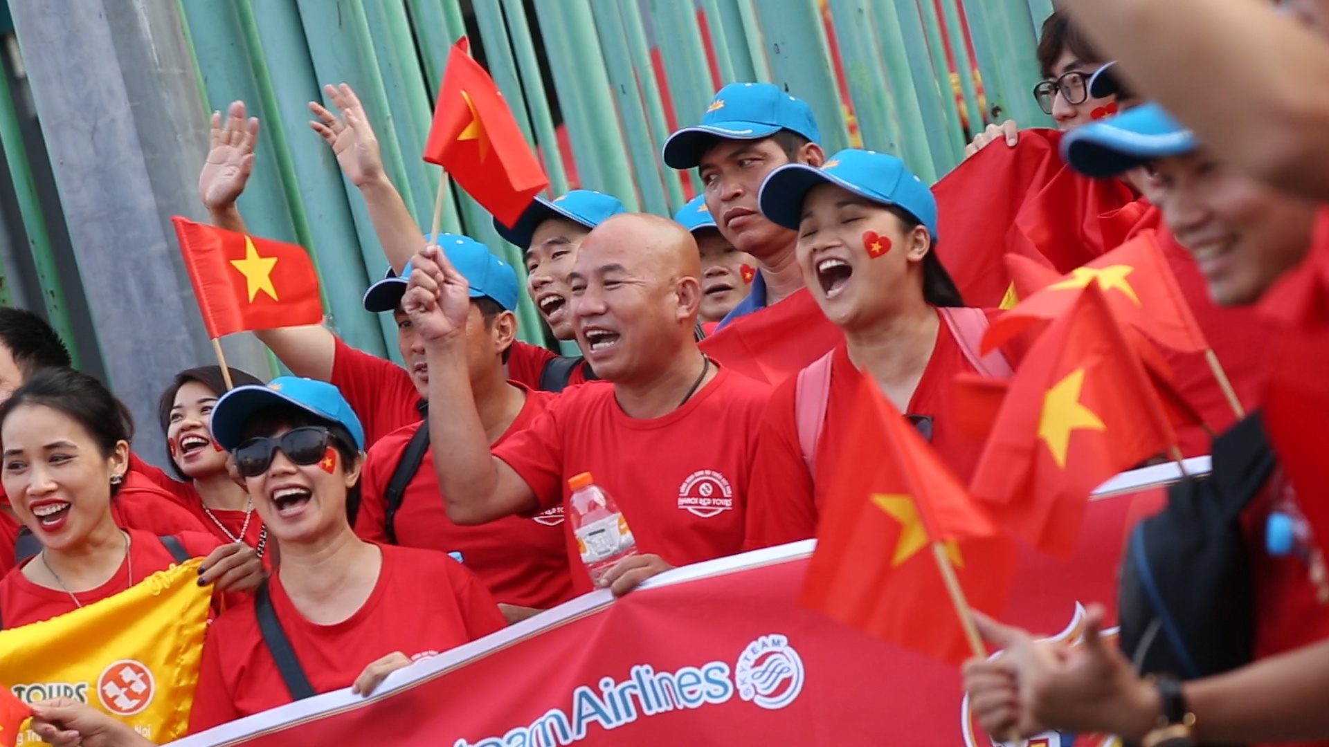 CDV Viet Nam toi co vu tuyen Olympic: 'Het giai anh lai ve yeu vo' hinh anh