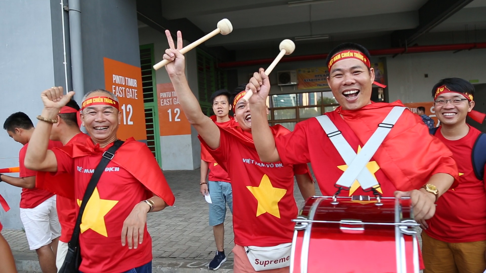 CDV Viet Nam qua Indonesia co vu U23: Toi van lam viec online hinh anh
