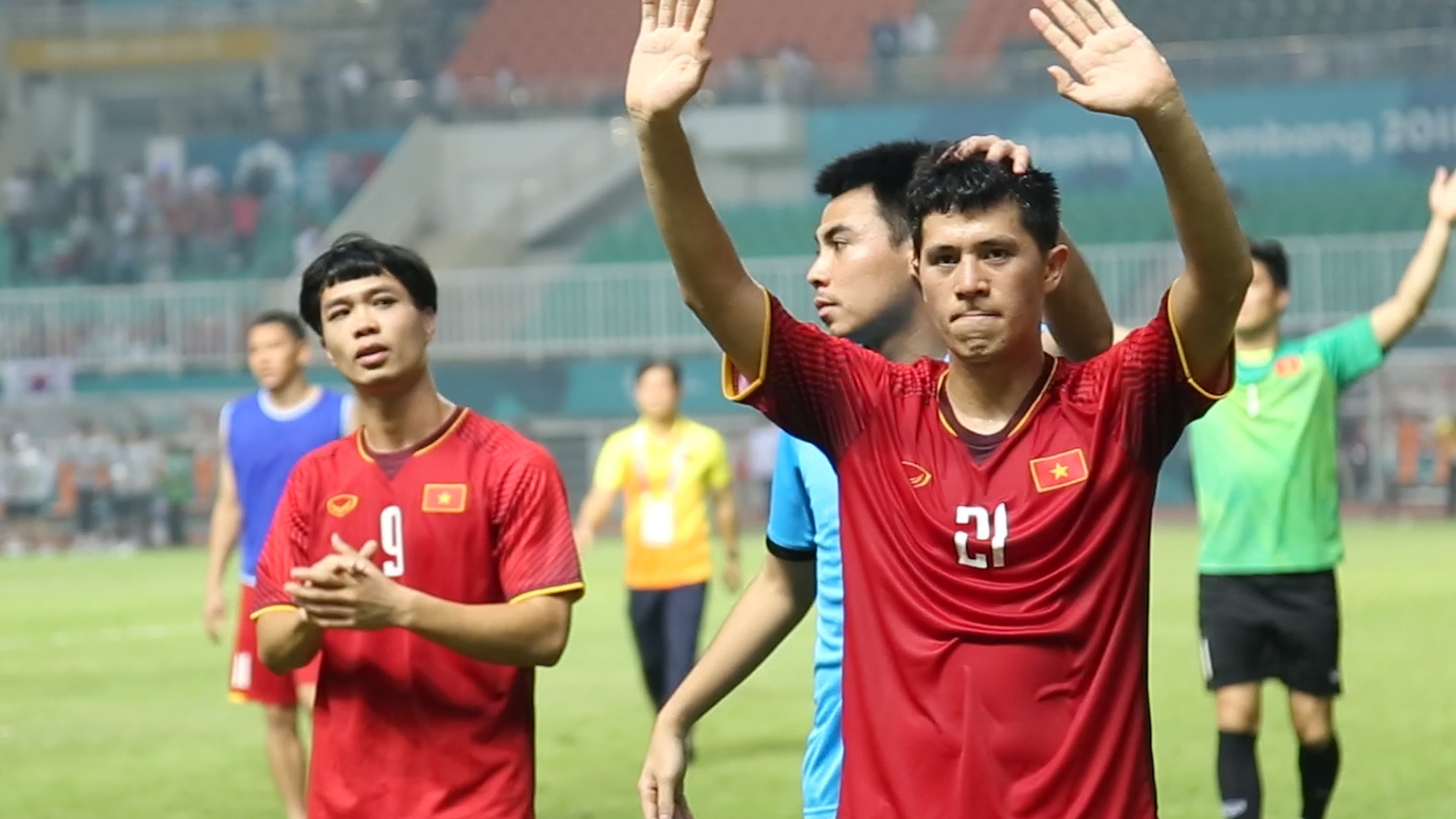 Olympic Viet Nam tri an hang nghin CDV sau tran thua Han Quoc hinh anh