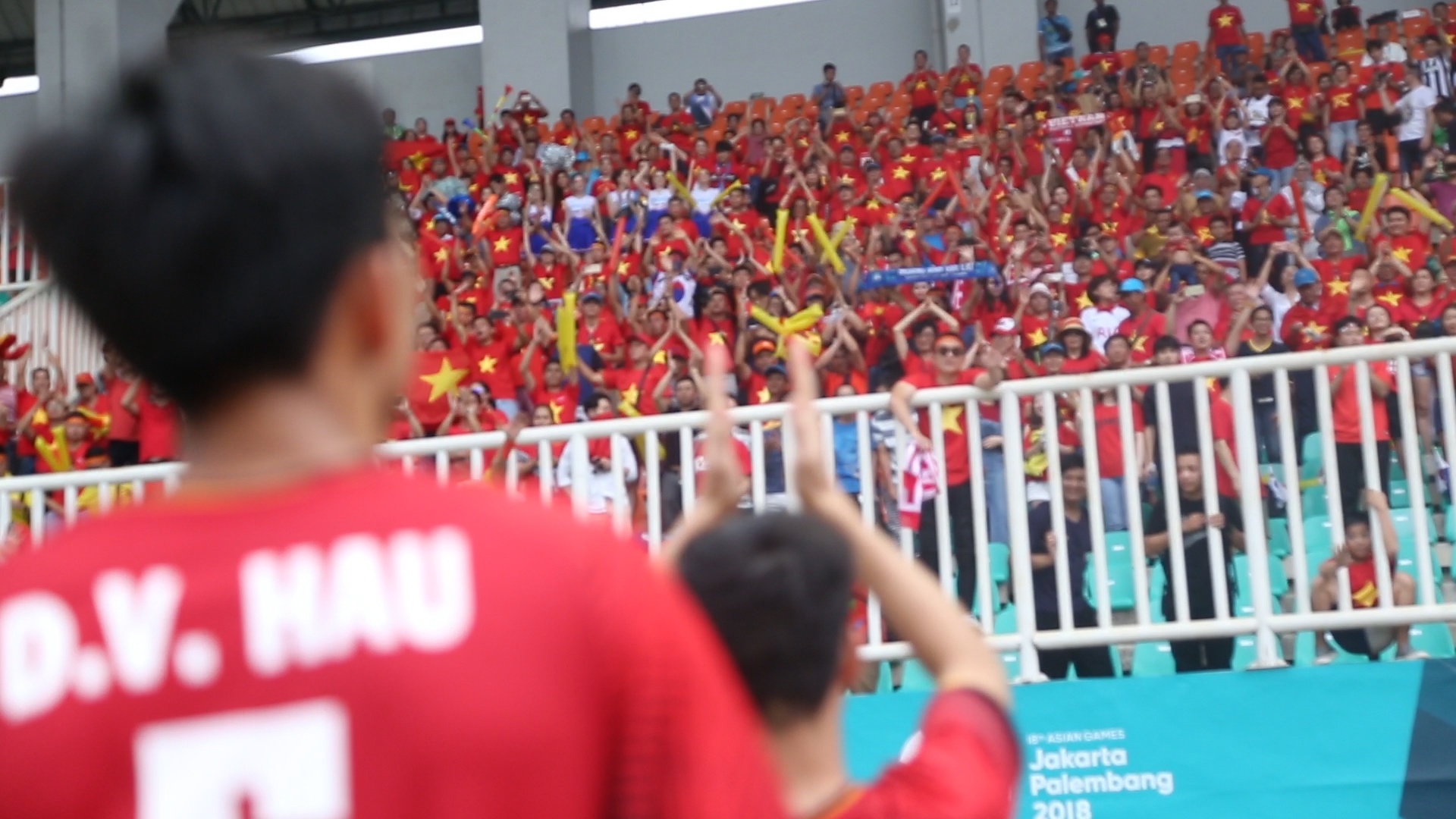 Olympic Viet Nam buon ba tri an CDV tren khan dai hinh anh