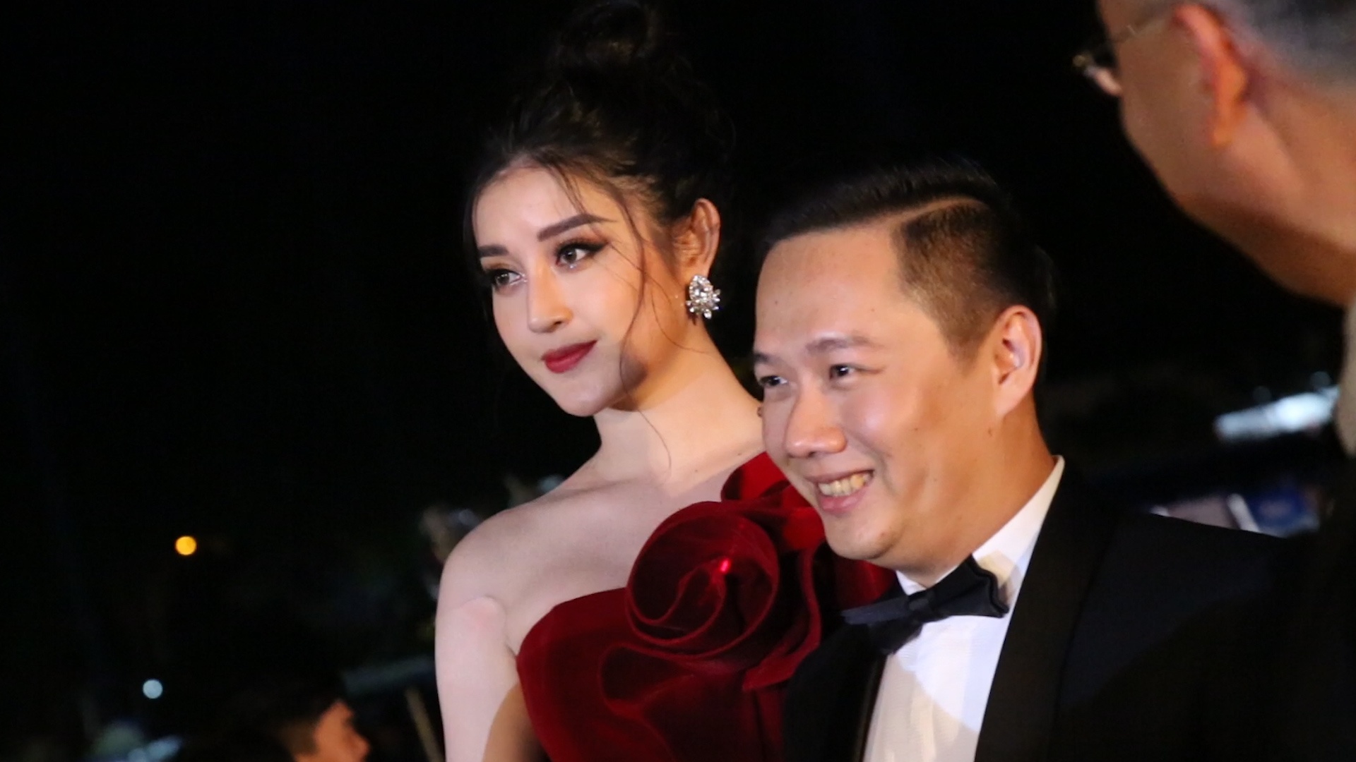 Dan nguoi dep khoe dang tren tham do Hoa hau Viet Nam 2018 hinh anh