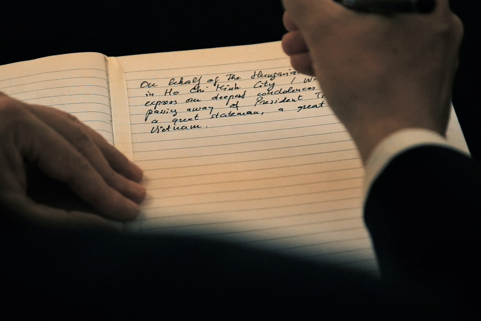 Cac doan quoc te vieng Chu tich nuoc Tran Dai Quang tai TP.HCM hinh anh