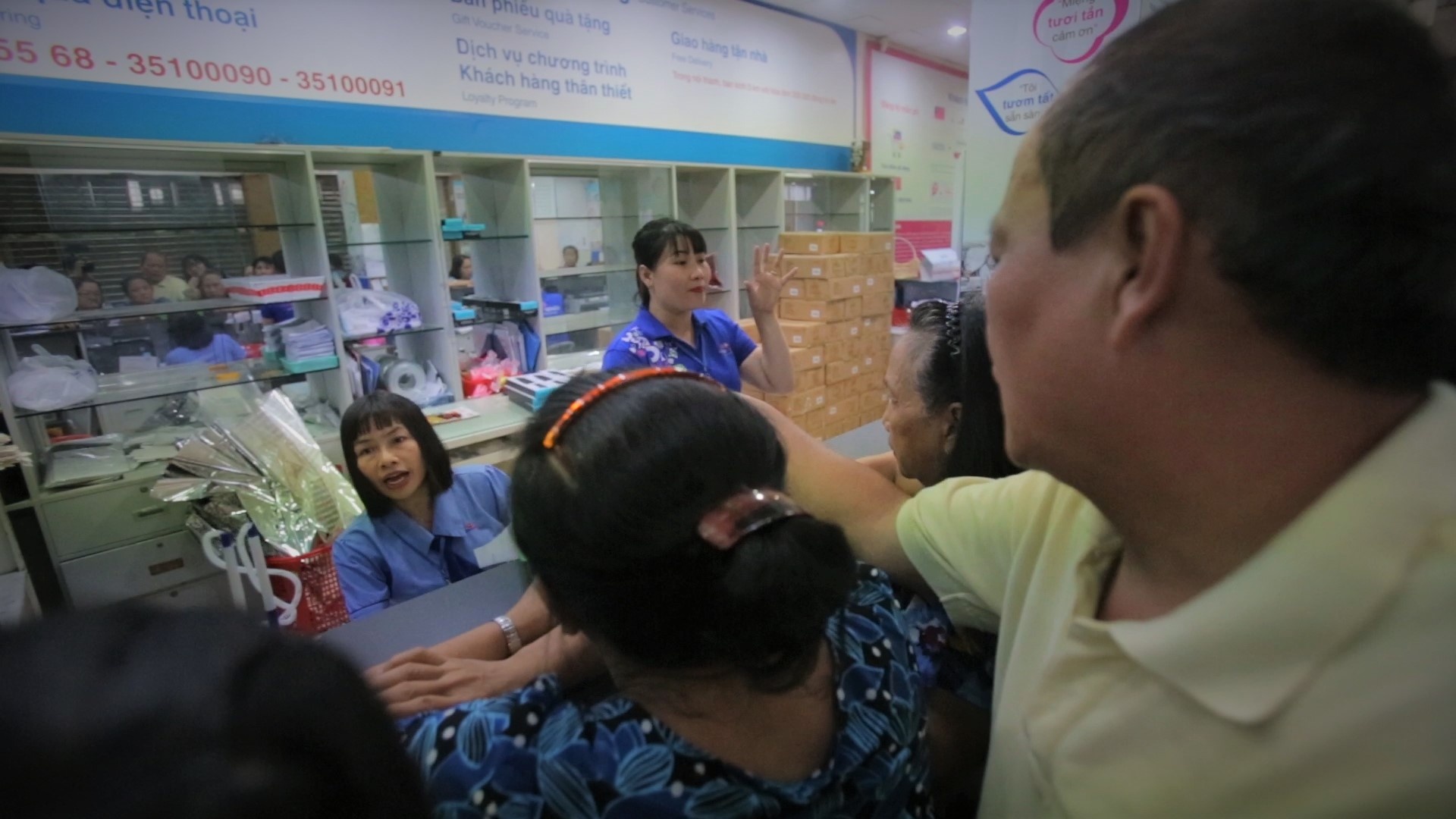 Sieu thi Co.opmart sap dong cua, nhieu nguoi phai ve tay khong hinh anh