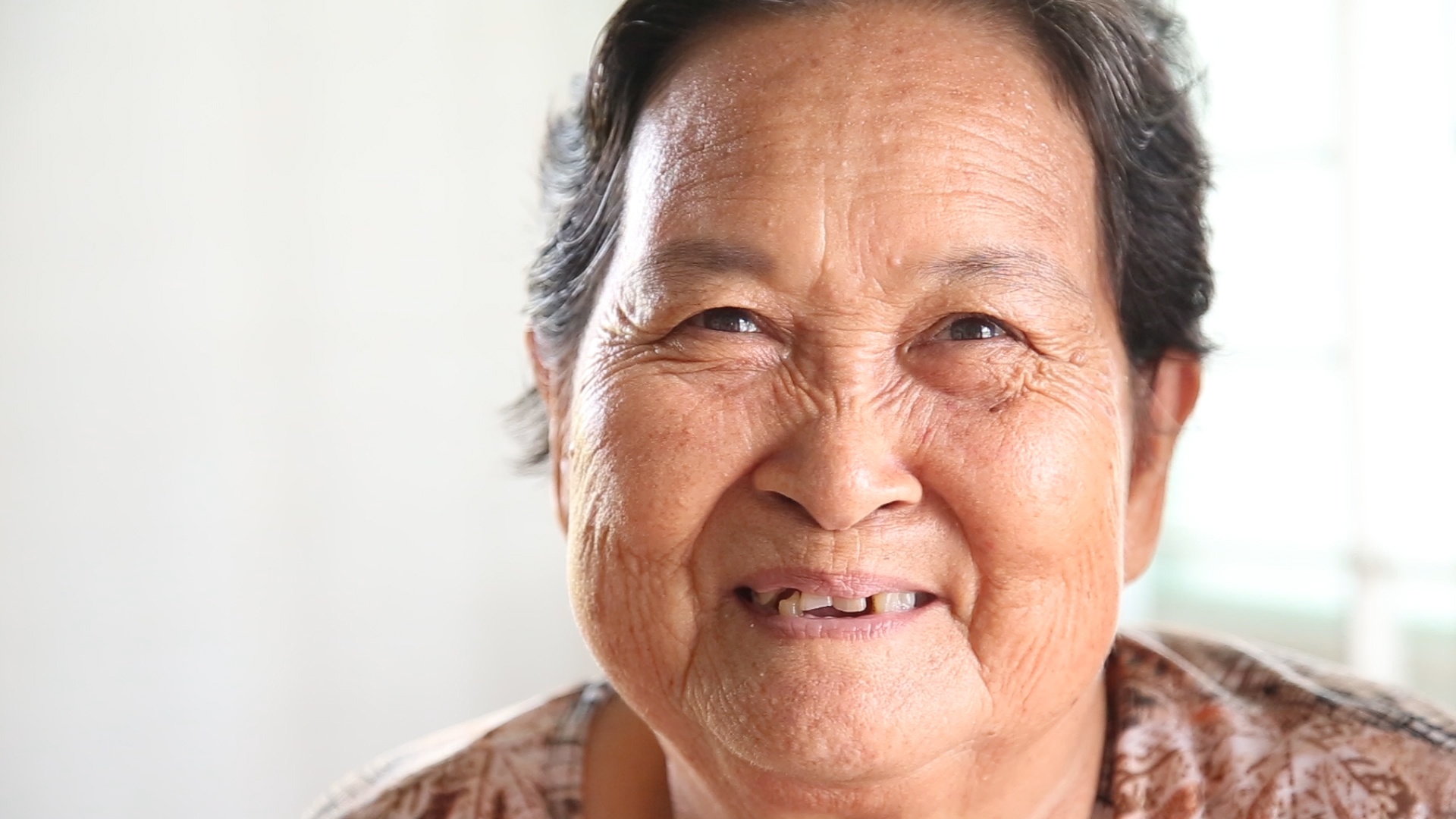 Gia dinh Miss Earth 2018: 'Rot nuoc mat khi Phuong Khanh dang quang' hinh anh