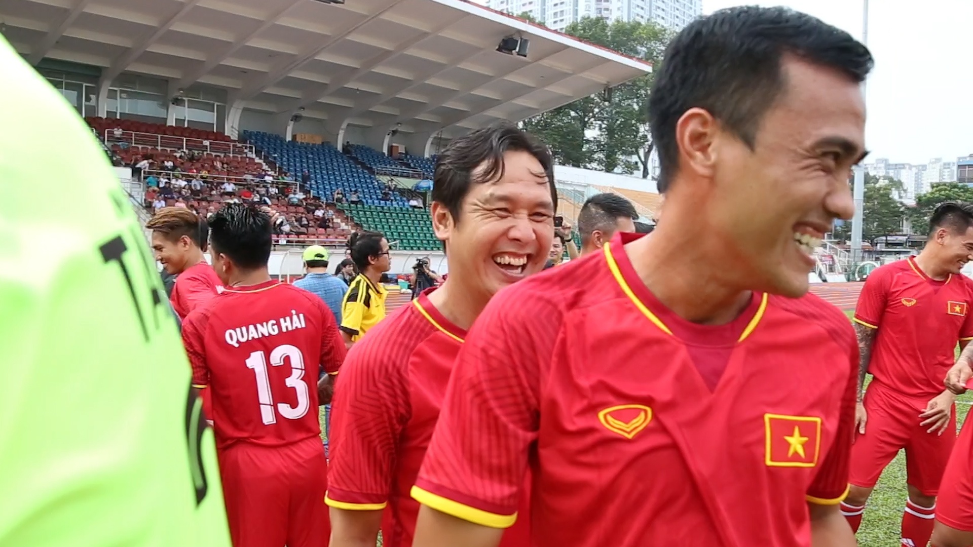 Nha vo dich AFF Cup 2008 the hien dang cap tren san bong hinh anh