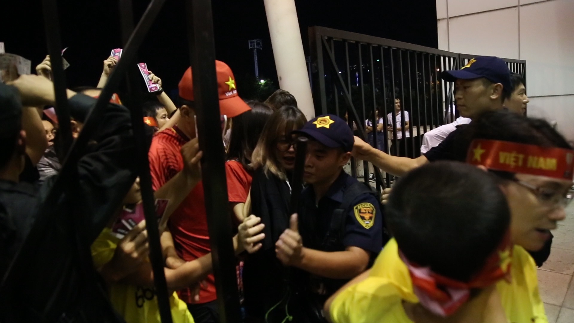 Canh chen chuc vao san den ngop tho o san My Dinh hinh anh