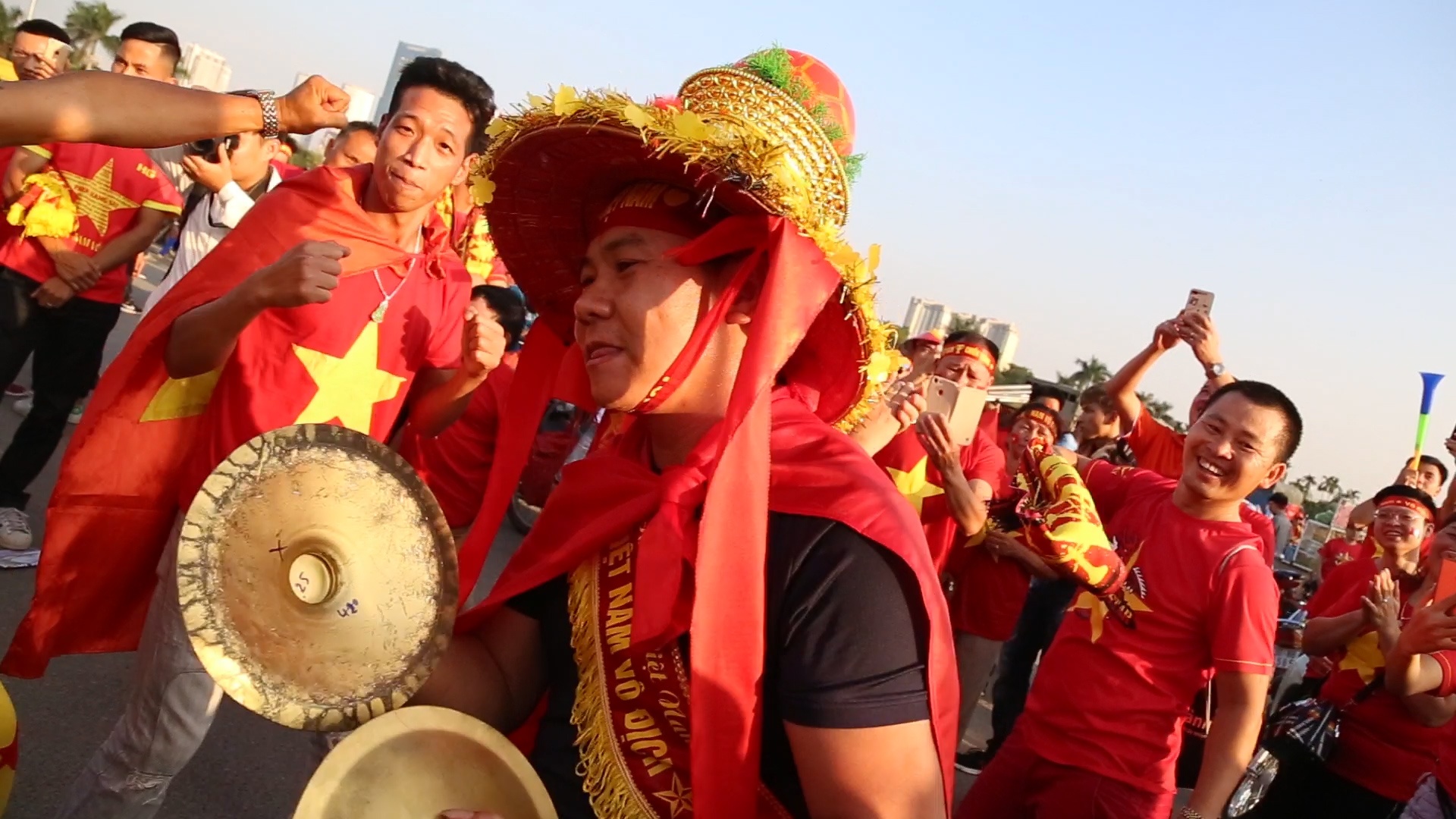 Co dong vien nhay mua tai My Dinh truoc tran Viet Nam - Malaysia hinh anh