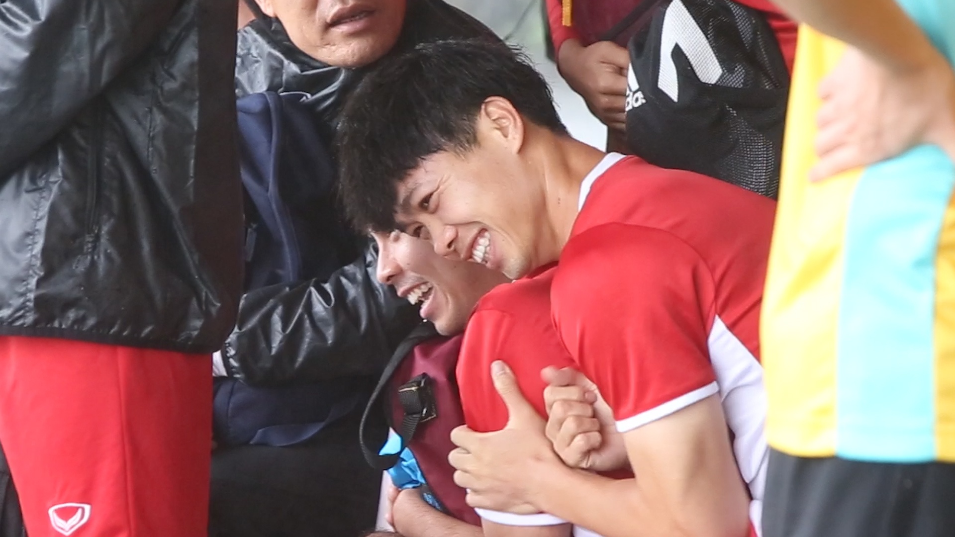 Cong Phuong, Dinh Trong co ro vi mua lon o buoi tap dau tai Myanmar hinh anh