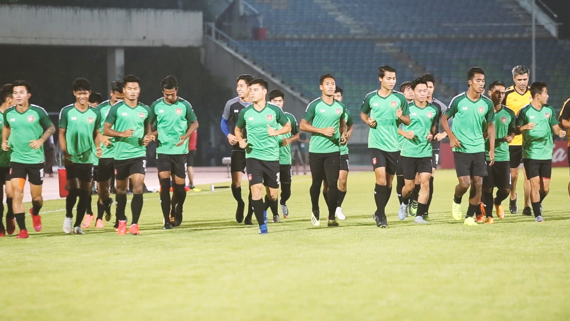 'Soi chan' Aung Thu va Myanmar truoc tran dau voi tuyen Viet Nam hinh anh