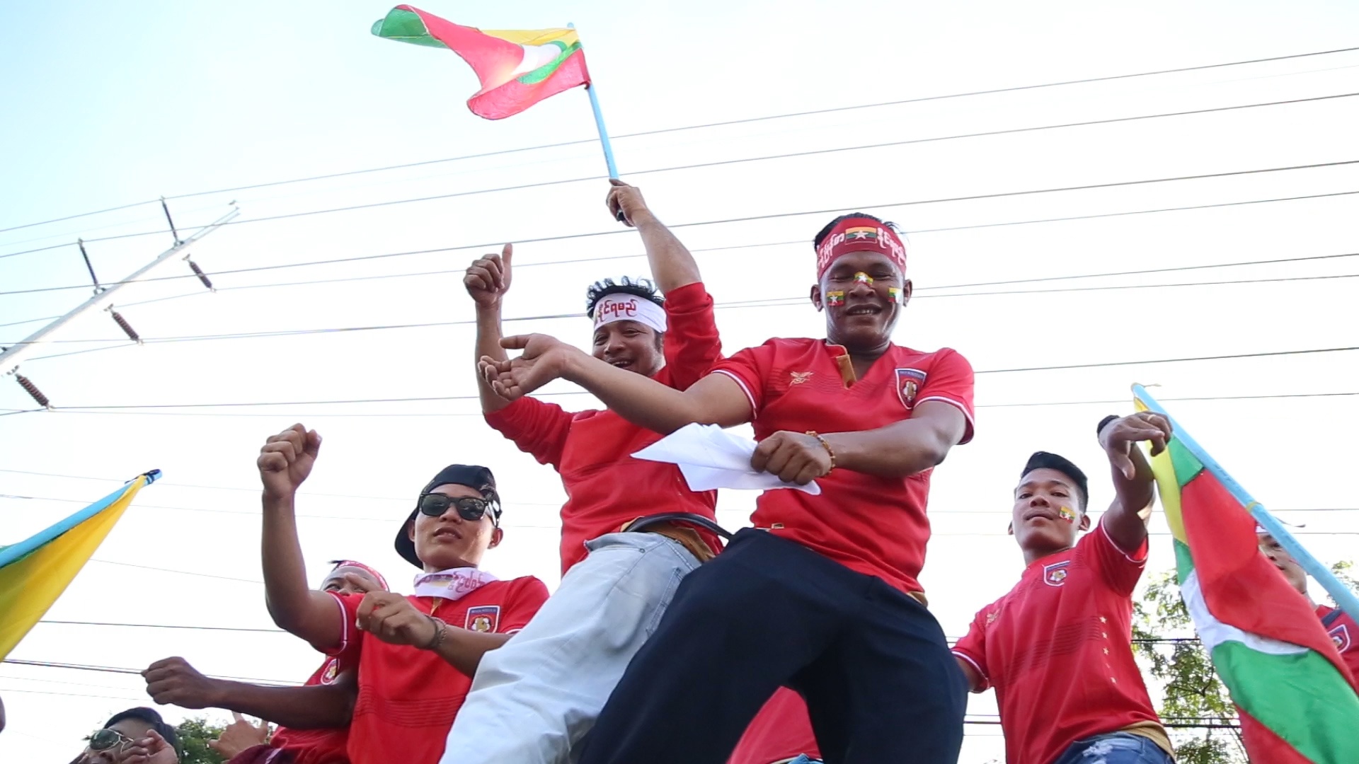 Khong khi le hoi cua CDV Myanmar va Viet Nam truoc tran dau hinh anh