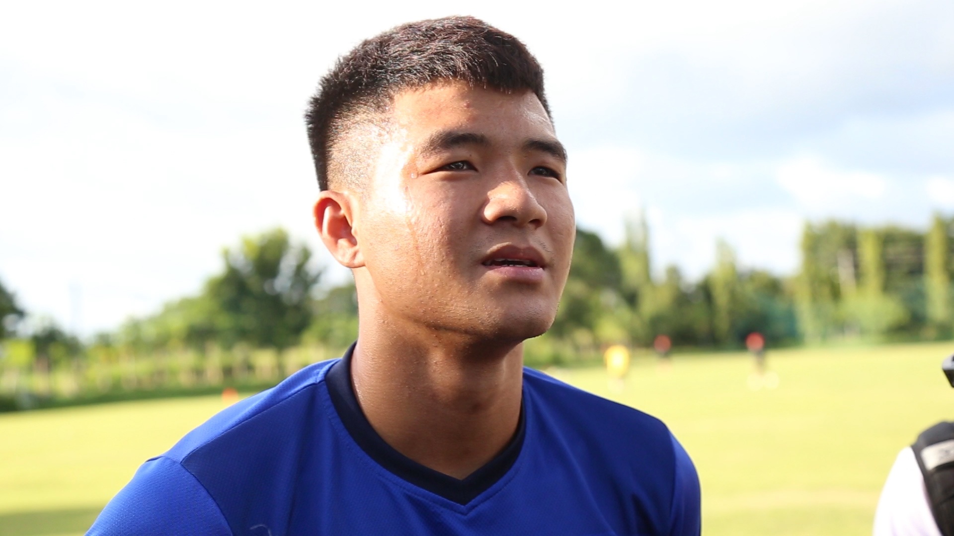 Duc Chinh: 'Tuyen Viet Nam dat muc tieu thang tran gap Philippines' hinh anh