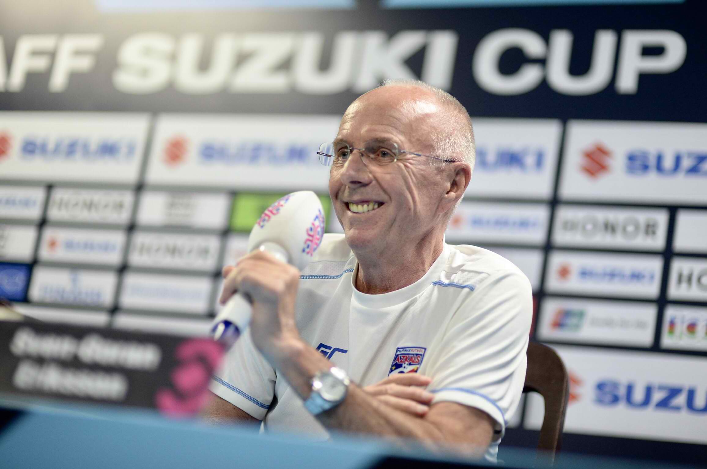 HLV Eriksson cuoi tuoi tai buoi hop bao truoc tran gap Viet Nam hinh anh