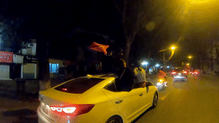 Lieu minh ngoi cua kinh, cop oto khi 'di bao' o Ha Noi hinh anh