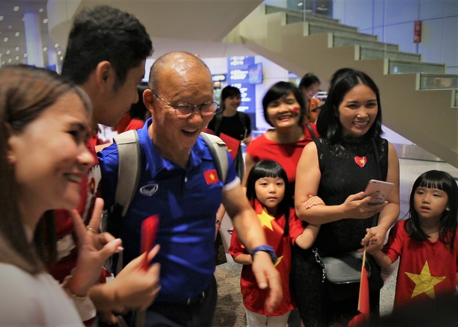 HLV Park vui mung khi duoc CDV ra tan san bay don hinh anh