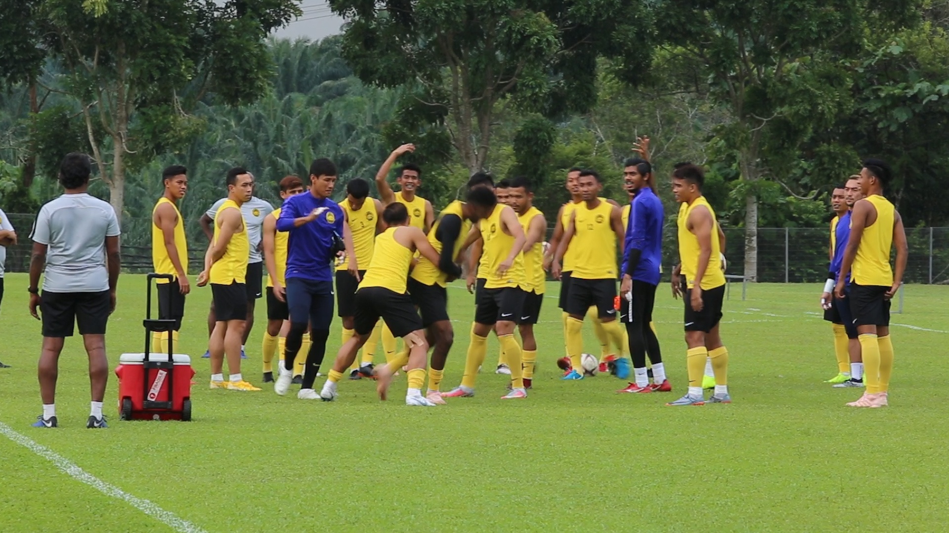 Malaysia tap luyen truoc chung ket luot di AFF Cup voi tuyen Viet Nam hinh anh