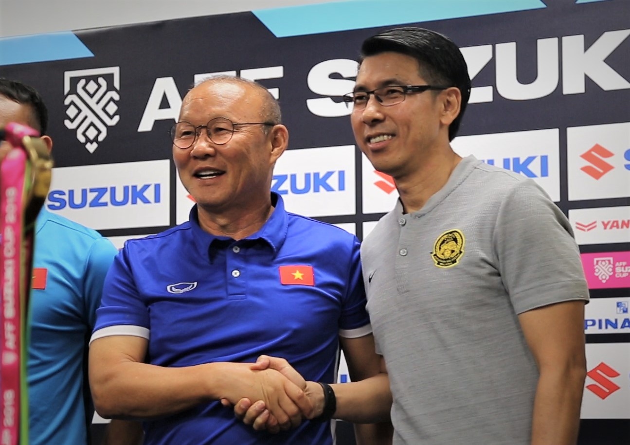 HLV Park va Tan Cheng Hoe noi gi truoc chung ket luot di AFF Cup? hinh anh