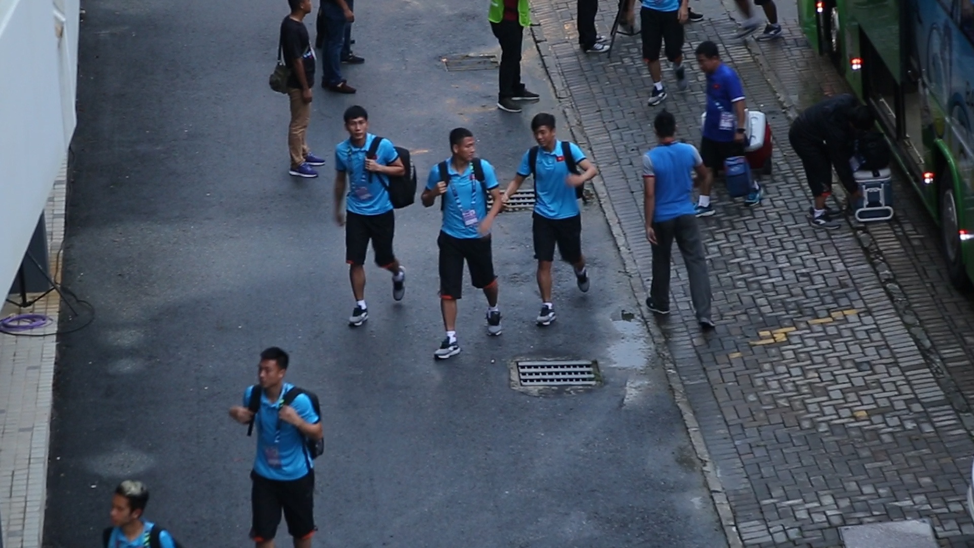 Cac tuyen thu Viet Nam co mat o san Bukit Jalil bang loi di rieng hinh anh