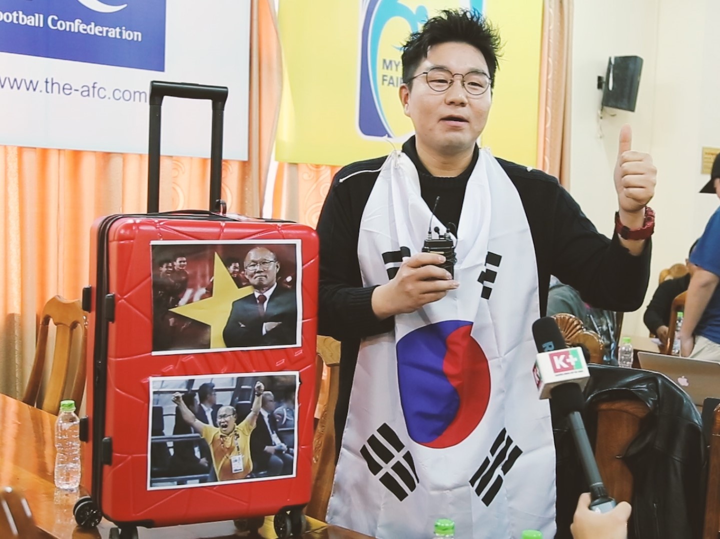 'Nguoi dan Han Quoc rat quan tam tran chung ket AFF Cup' hinh anh