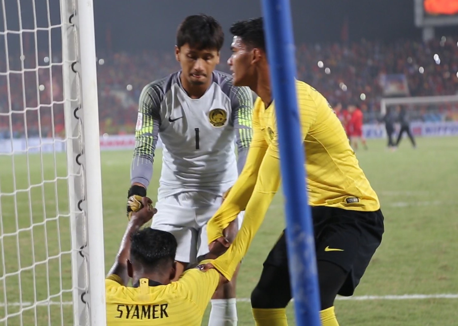 Tuyen Malaysia guc xuong san sau tran chung ket o My Dinh hinh anh