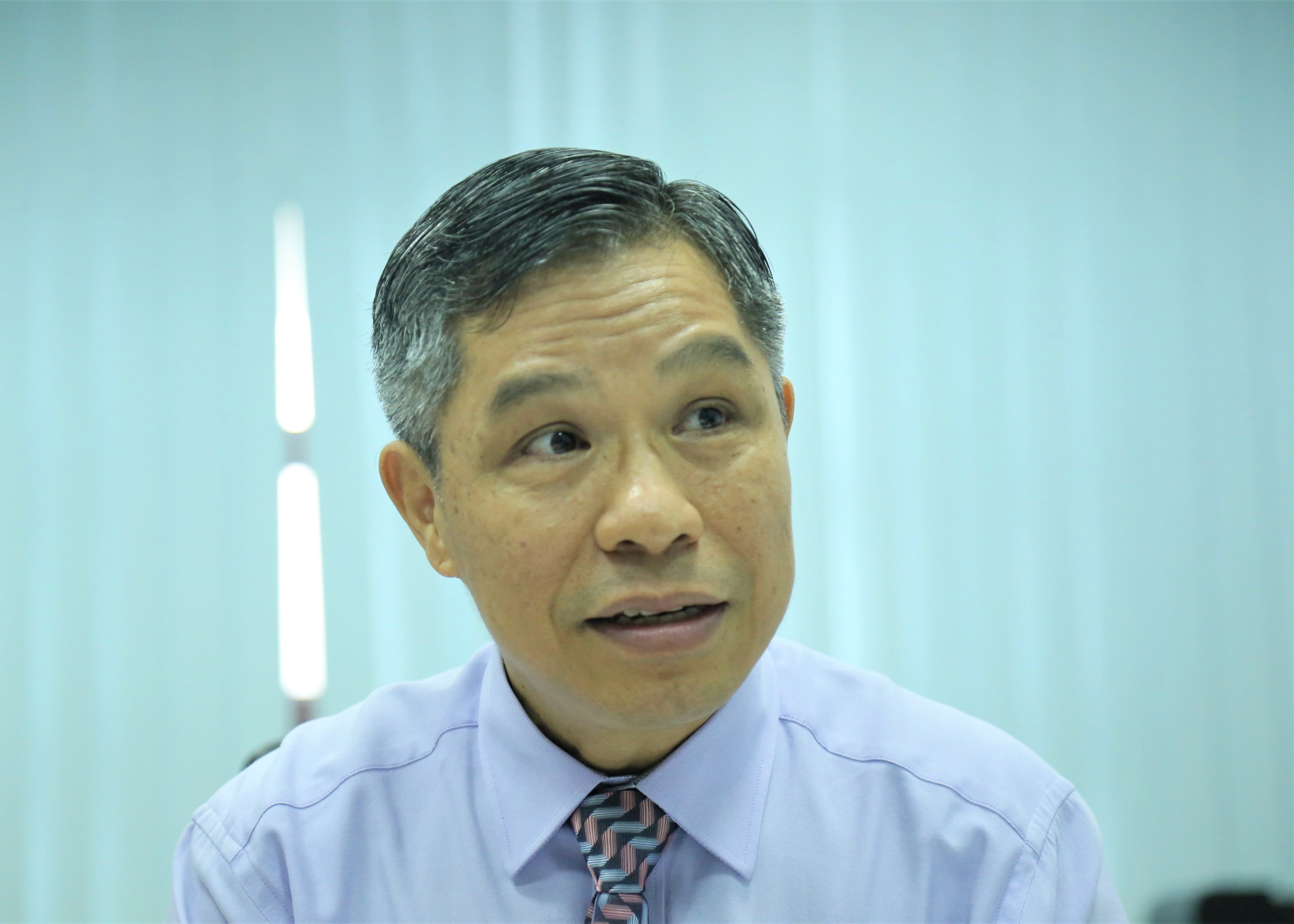 Ong Le Nguyen Minh Quang ly giai do day tuong vay tu 2 m con 1,5 m hinh anh