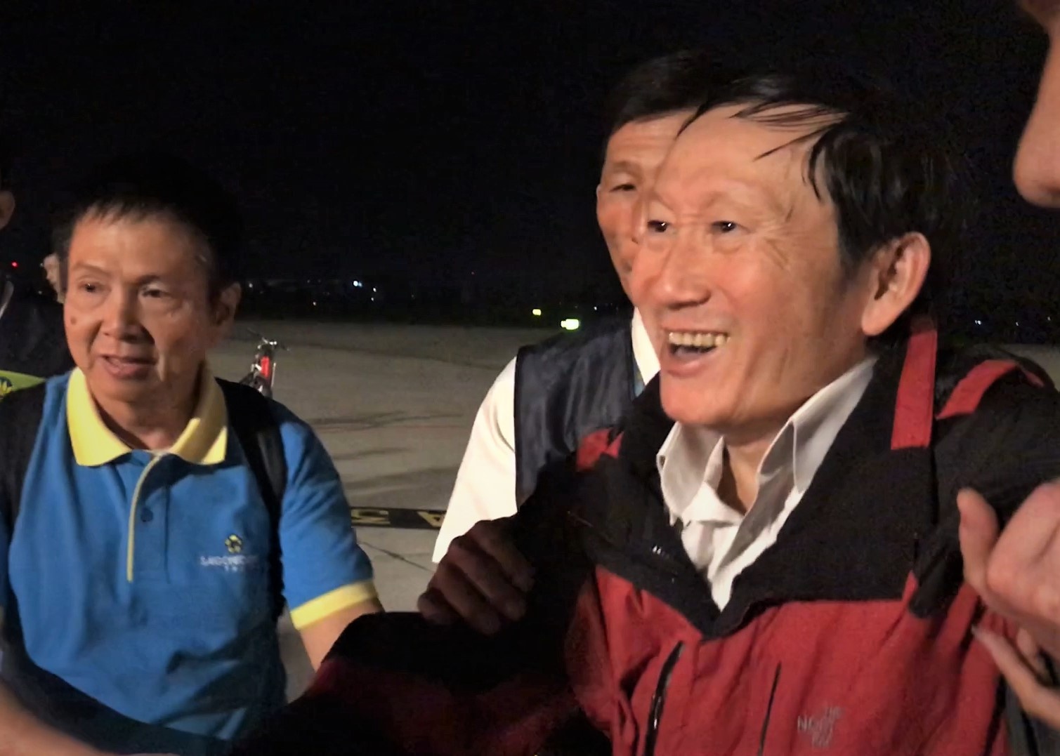 3 hanh khach cuoi trong vu danh bom o Ai Cap ve VN bang chuyen co hinh anh