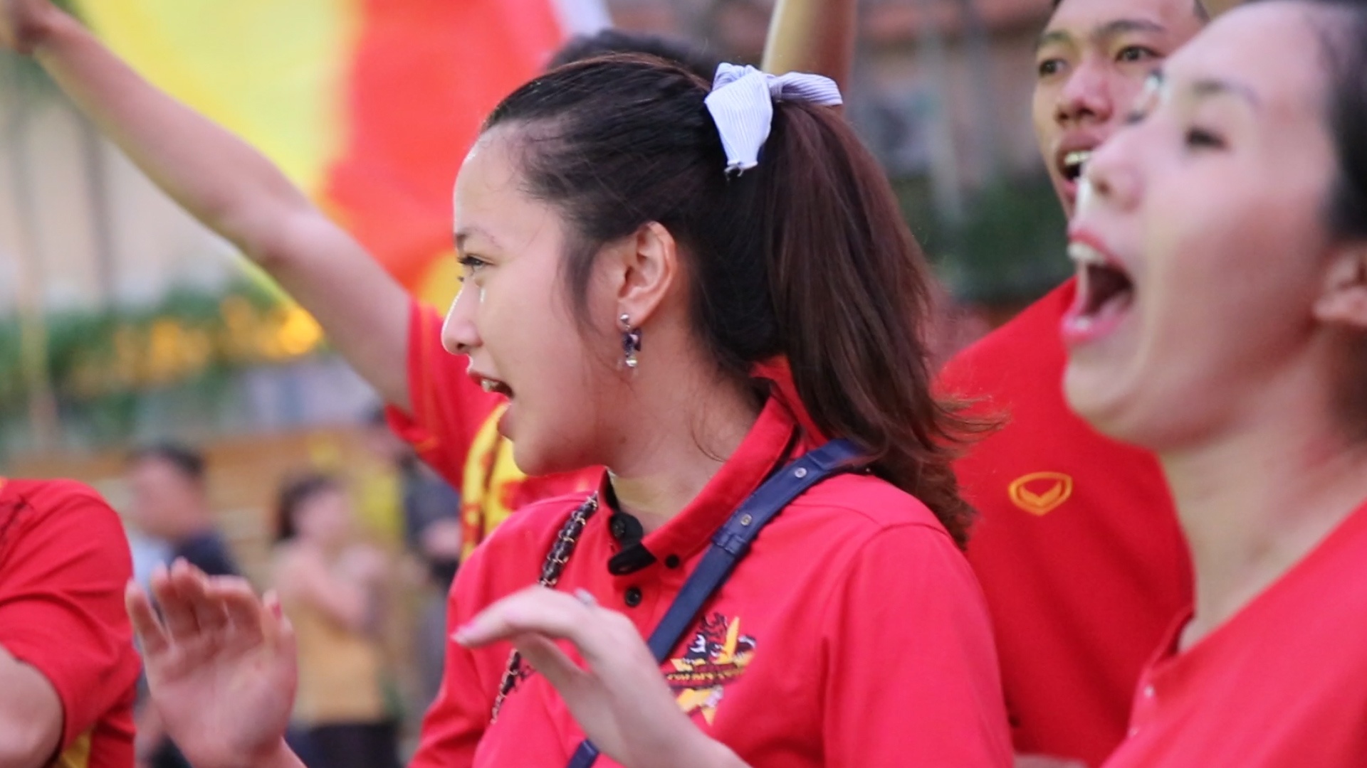 CDV Sai Gon danh trong, nhay mua ung ho tuyen Viet Nam hinh anh