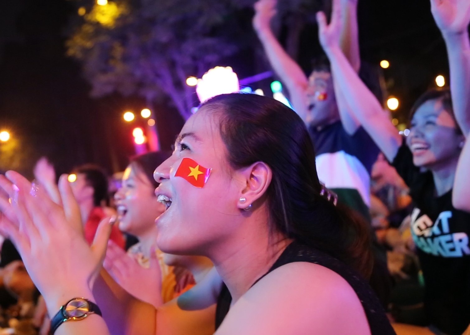 CDV Sai Gon vo oa sung suong khi VAR tu choi ban thang cua Nhat hinh anh