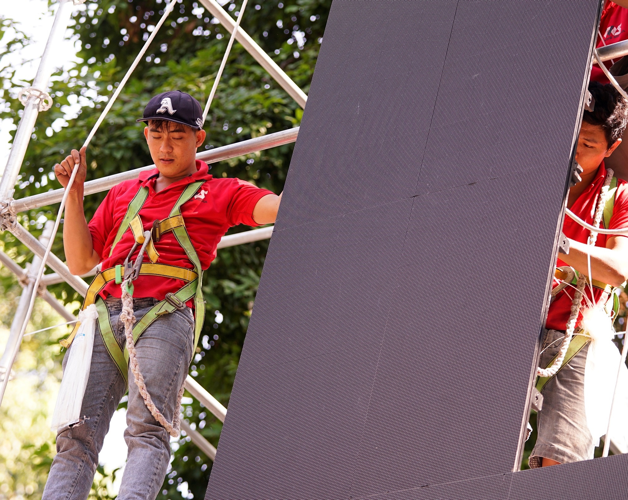 Cong nhan tat bat lap 5 man hinh LED phuc vu nguoi ham mo Sai Gon hinh anh