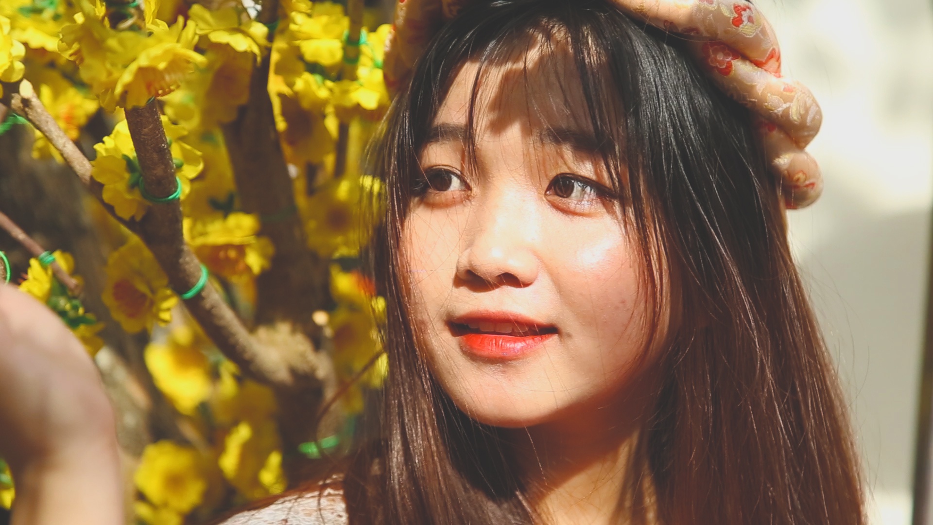 Gioi tre Sai Gon xung xinh ao dai, khoe sac tai pho ong do hinh anh