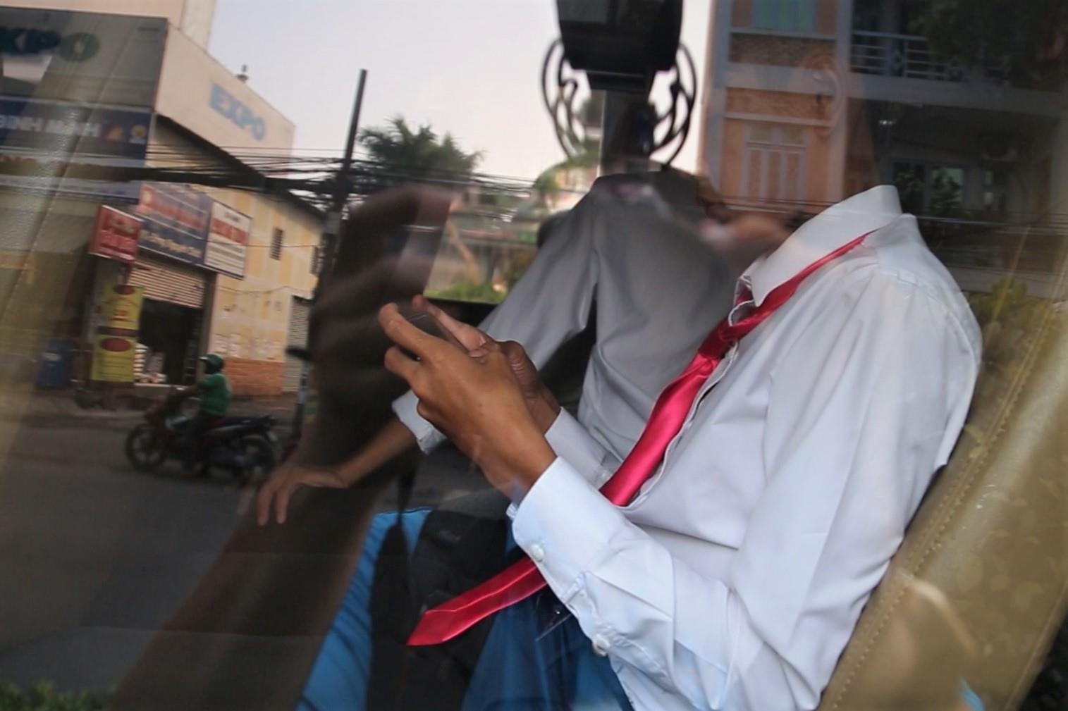 Nhieu nguoi ngo ngang khi bi xu phat vi khong that day an toan hinh anh