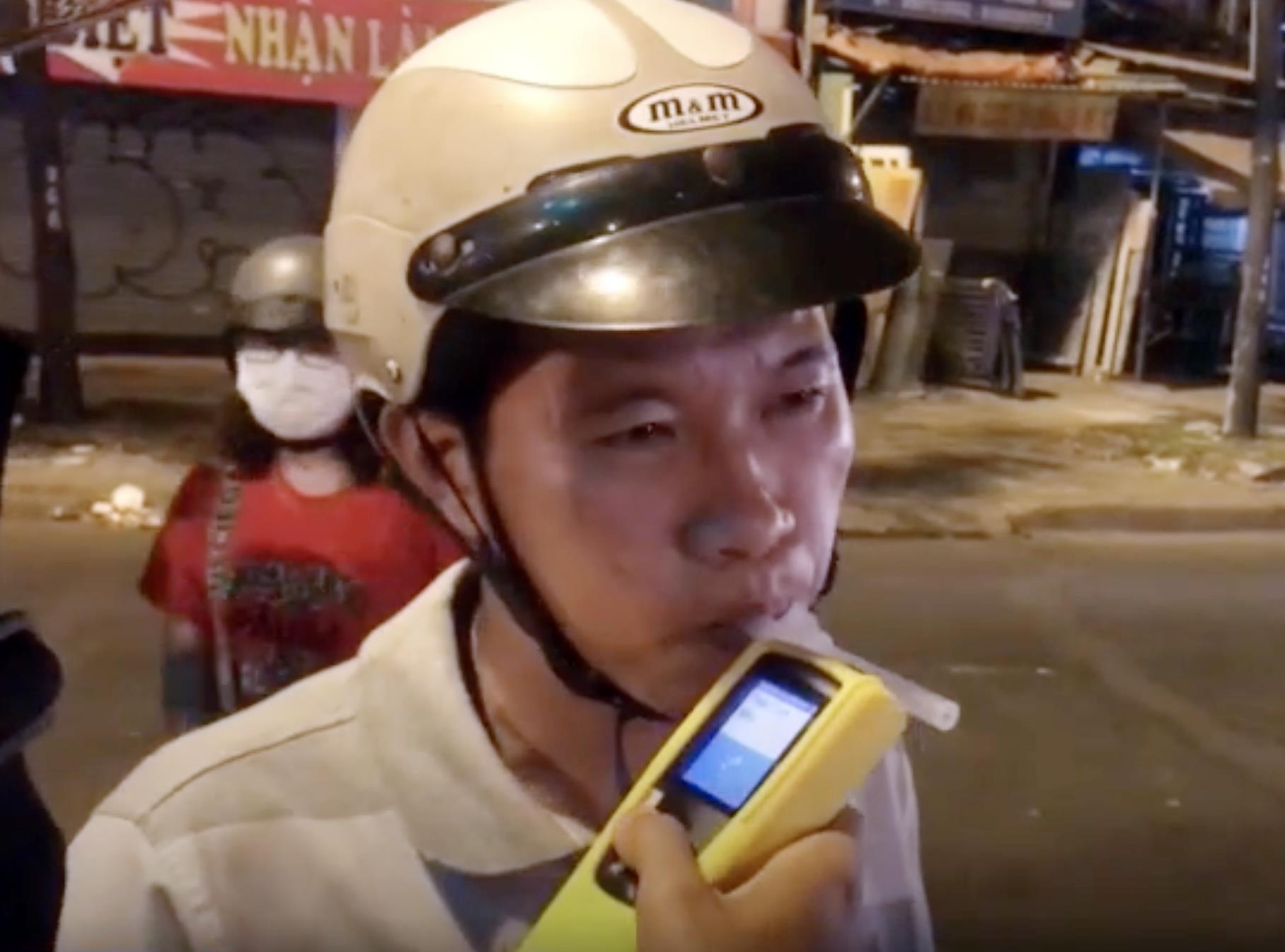 Tai xe vi pham nong do con: 'Uong 4 lon la it qua roi' hinh anh