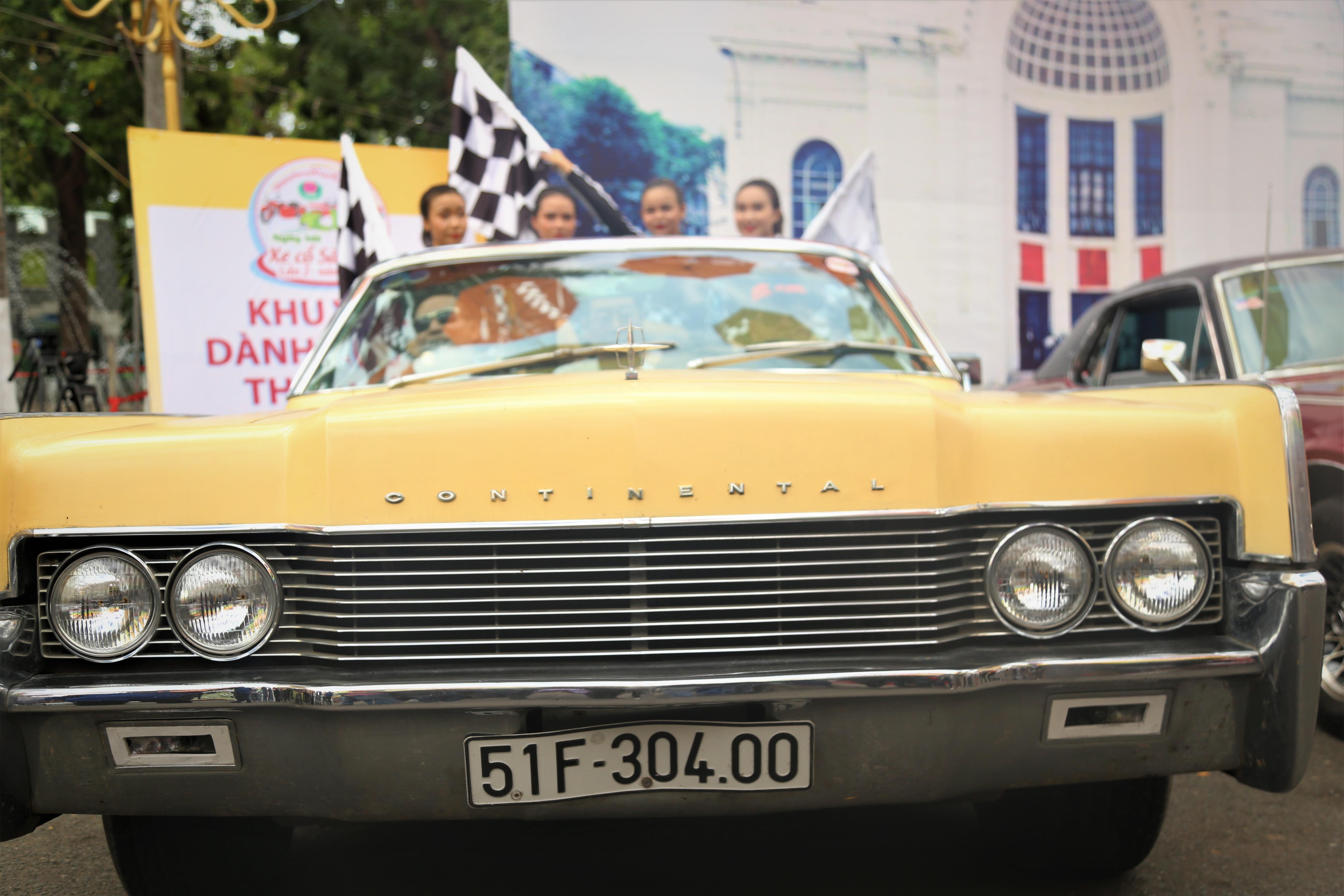 'Sieu xe' cung doi xe Tong thong Kennedy su dung xuat hien o Sai Gon hinh anh