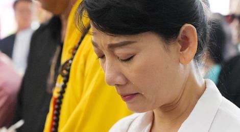 Nguoi than, dong nghiep oa khoc tien dua nghe si Le Binh hinh anh