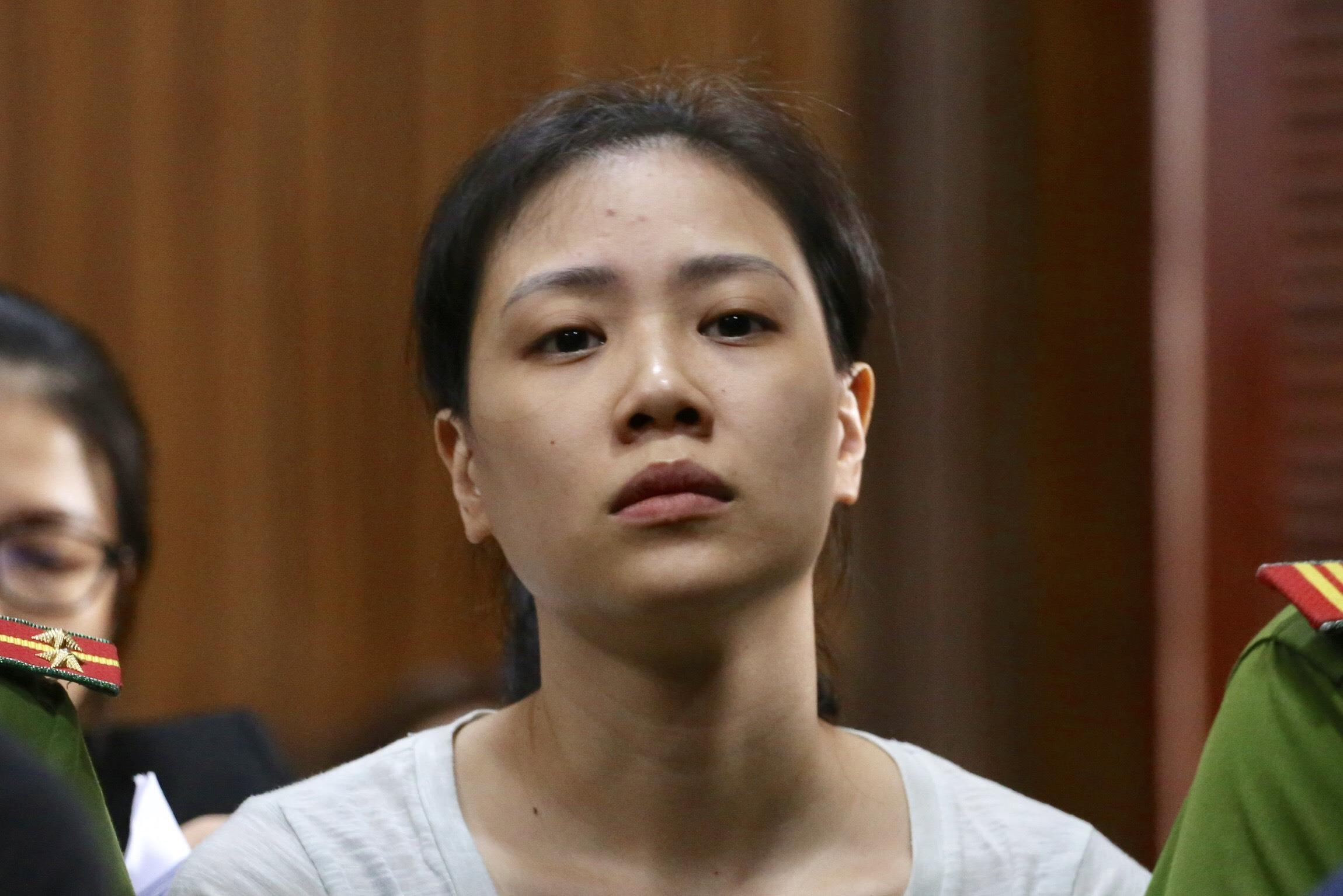 Nguoi dep dong pham Van Kinh Duong xin giam an de ve nuoi con hinh anh