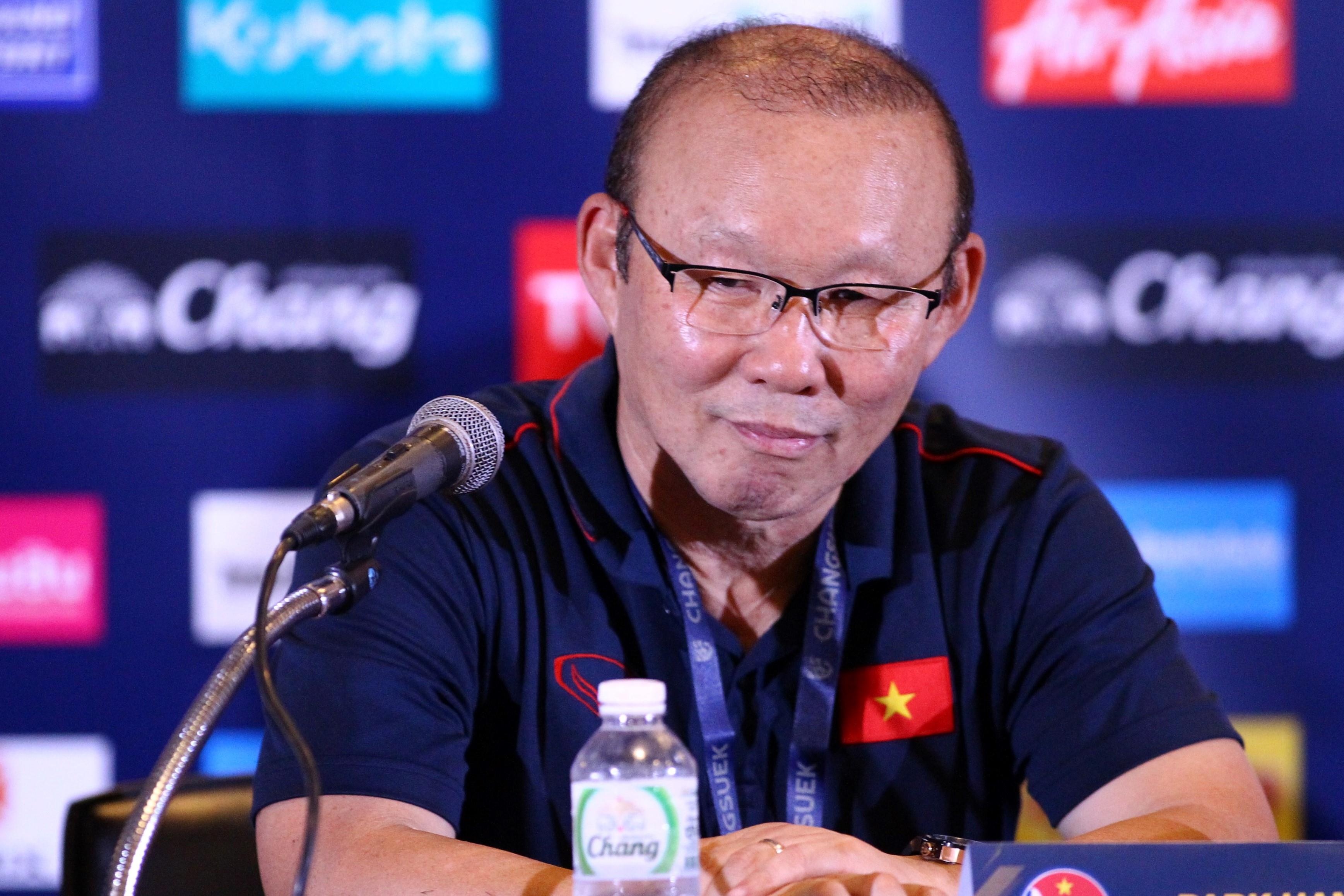 HLV Park: 'Chung toi kha cang thang truoc tran dau' hinh anh