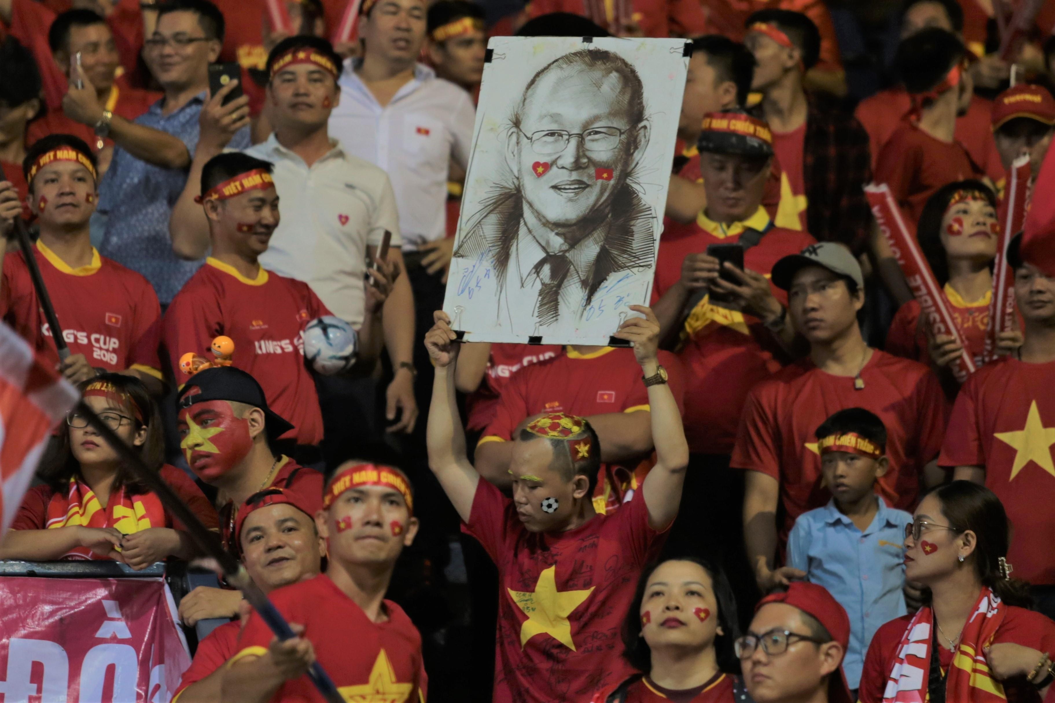 CDV Viet Nam chay het minh tren khan dai co vu thay tro HLV Park hinh anh