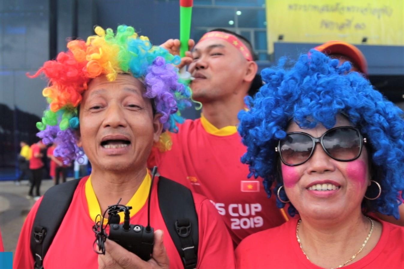 CDV Viet Nam hoa trang ngo nghinh co vu thay tro HLV Park hinh anh