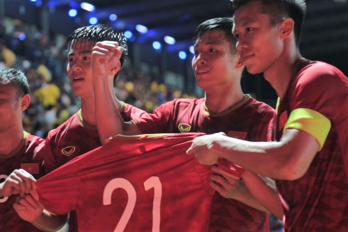 Tuyen Viet Nam tri an Dinh Trong, Hung Dung tang chien thang cho vo hinh anh