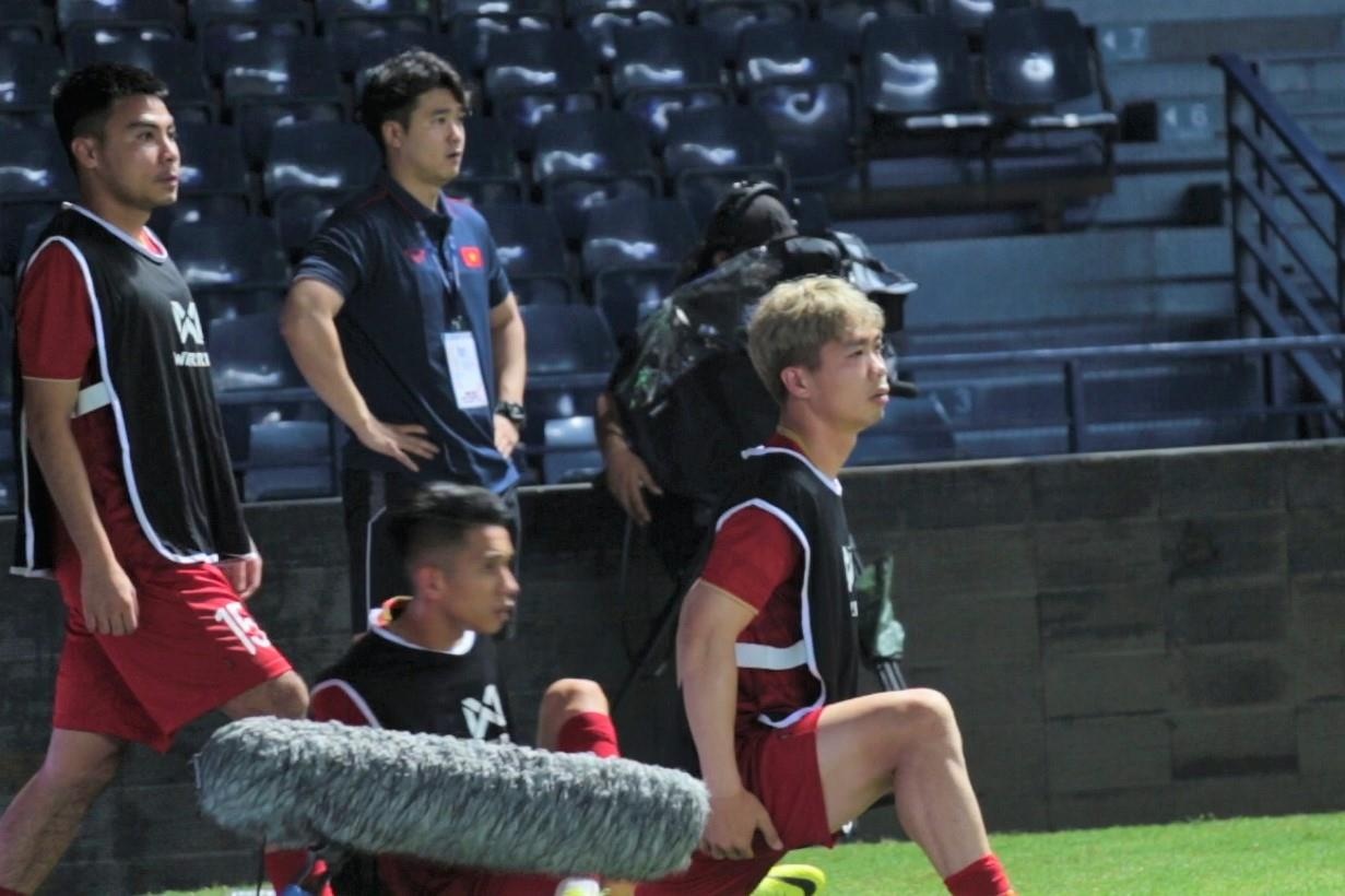 Cong Phuong miet mai khoi dong truoc khi vao san hinh anh